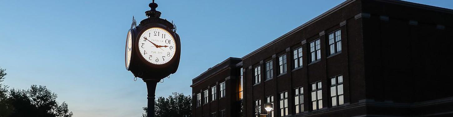 a photo of a clock on 波胆平台's campus